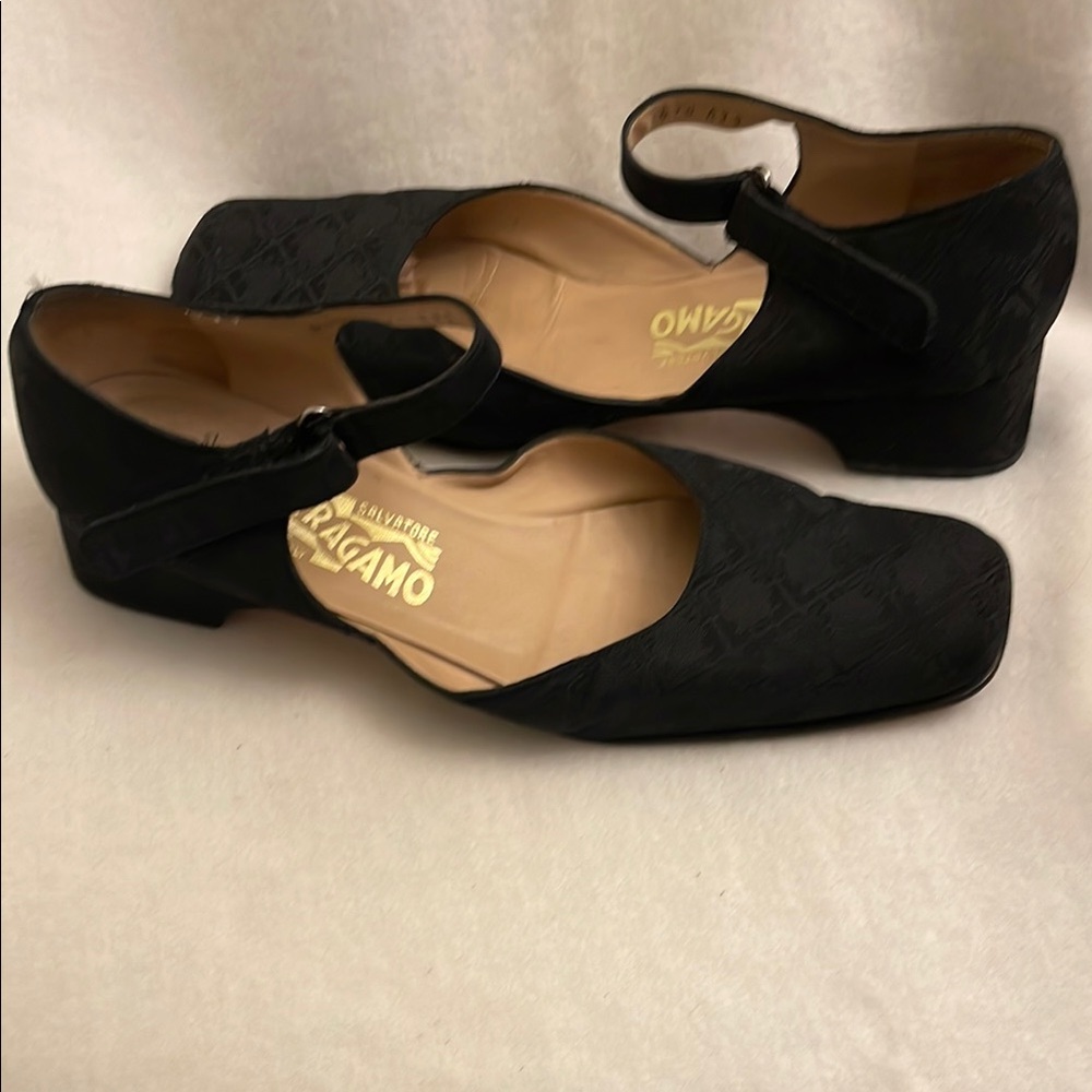 Salvatore Ferragamo Women's Black Shoes 1 1/4” heel height, size 9.5 2A (narrow)